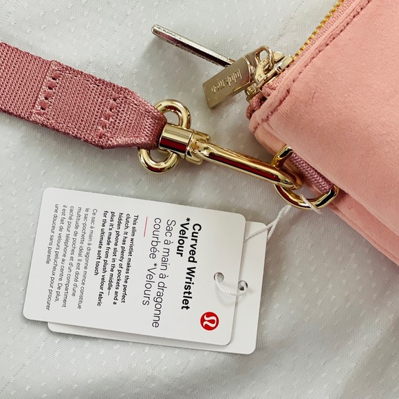 🎉🔥HOST PICK 🔥🎉2/$140❤️ Lululemon Curved Wristlet Velour❤️NWT❤️ - Picture 7 of 11
